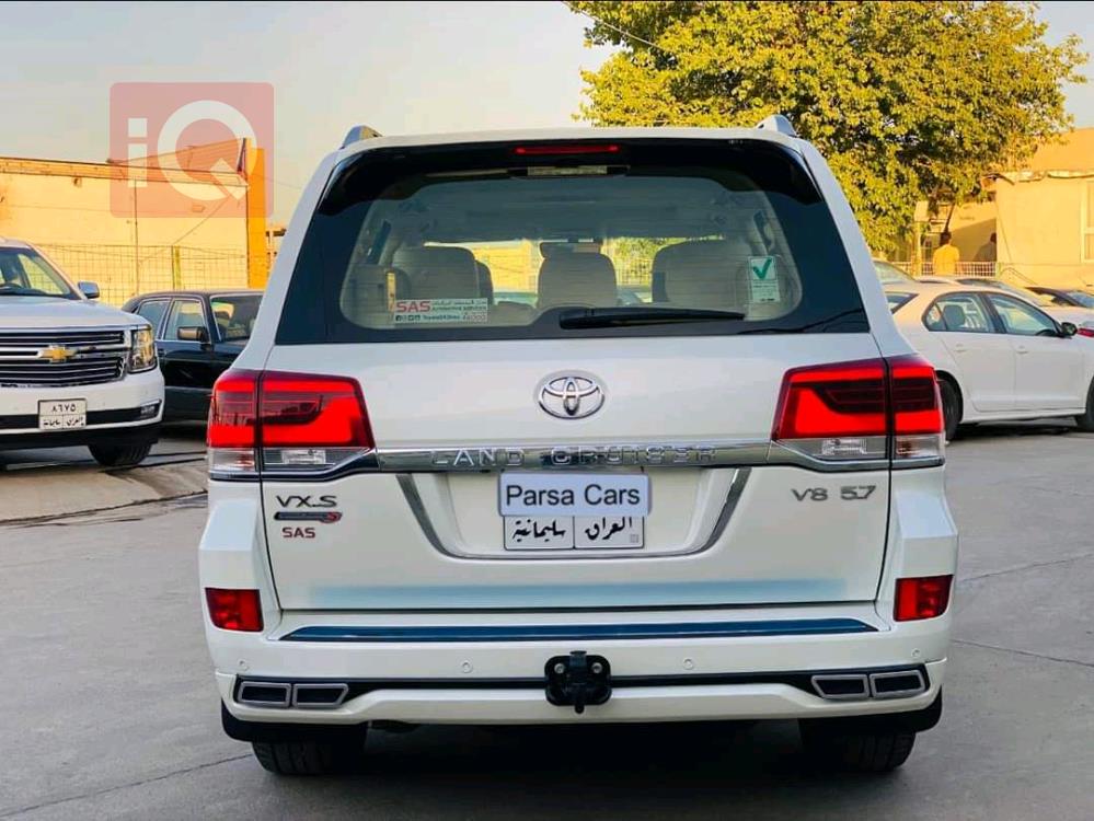 تۆیۆتا لاند کروزەر